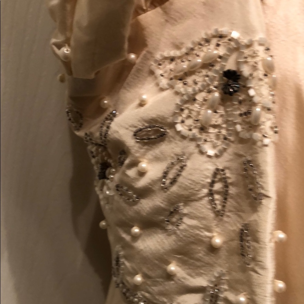 Beautiful Gown With Multiple Linings - image 5